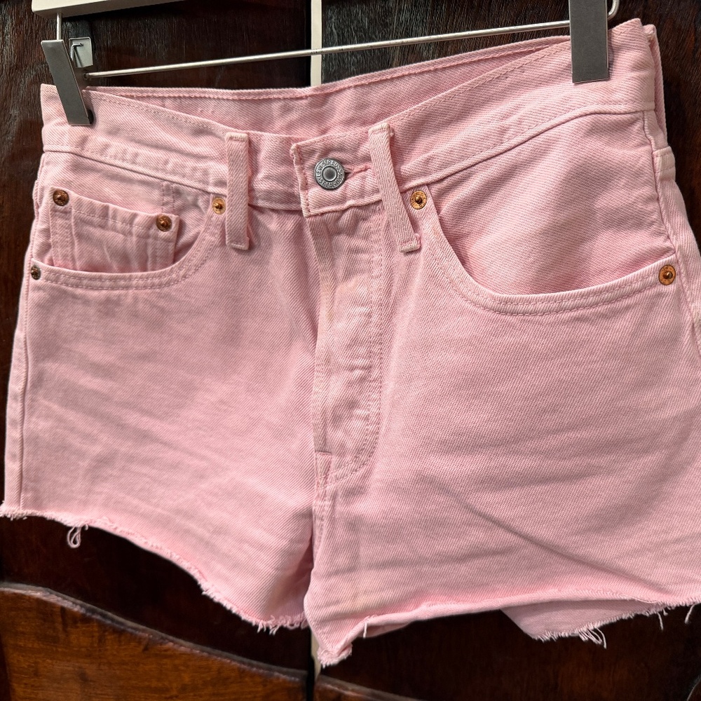 Womens Levi 501 high rise cut off shorts 27 - Picture 2 of 3